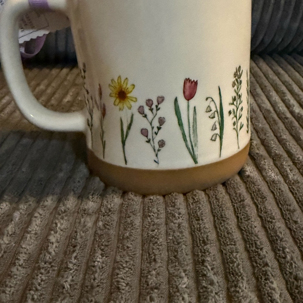 Rae Dunn White Mug with Floral Pattern- ‘Blessed with the Best Mom’ NWT - Picture 3 of 6
